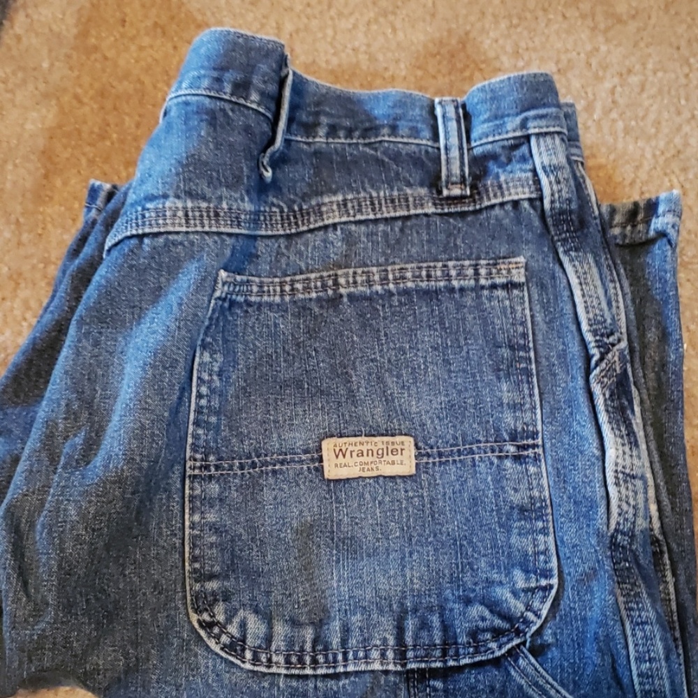 Shorts - Picture 3 of 4